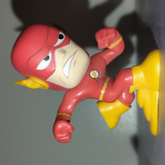Flash Figurine - Picture 1 of 2